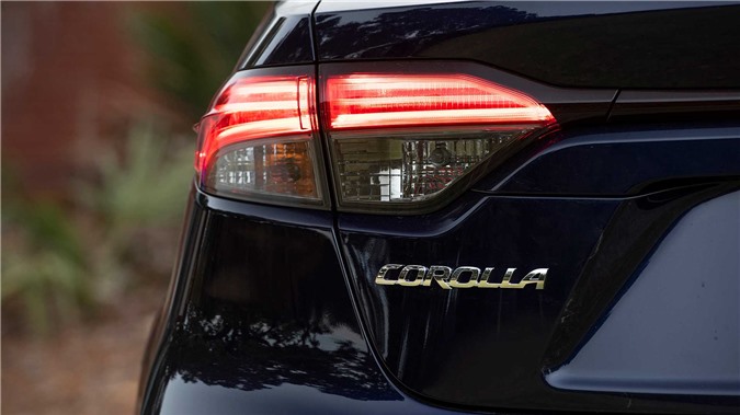 2020-toyota-corolla-sedan-danh-gia-3.jpg
